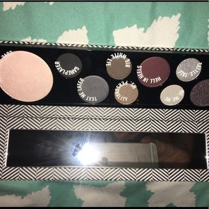 Mac Basic Bitch Eyeshadow Pallet